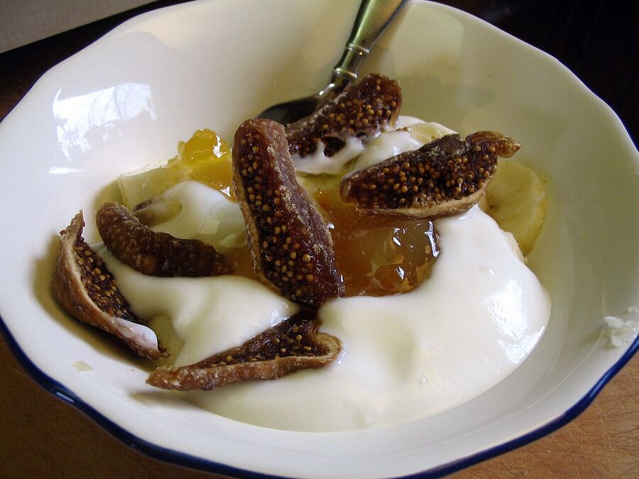 Yogur, granada e higos